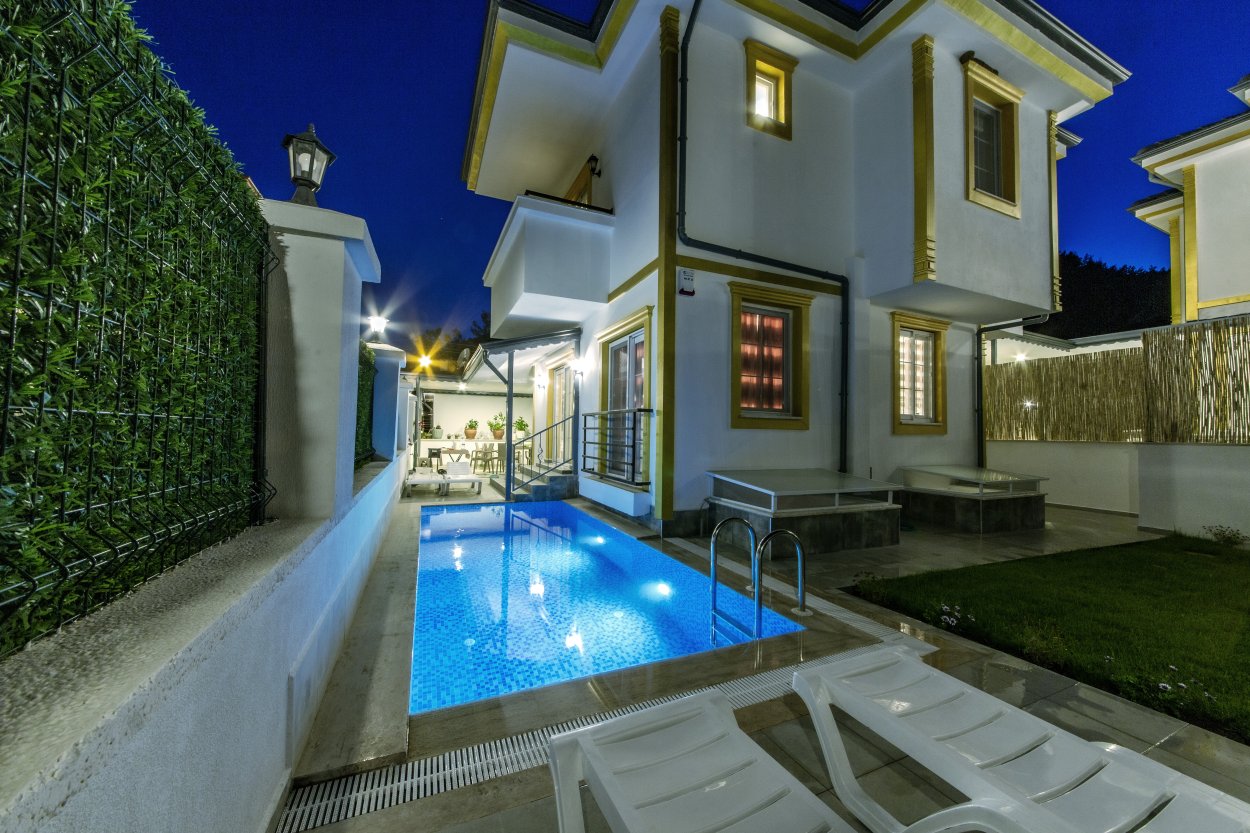 Roses Villa Çetibeli